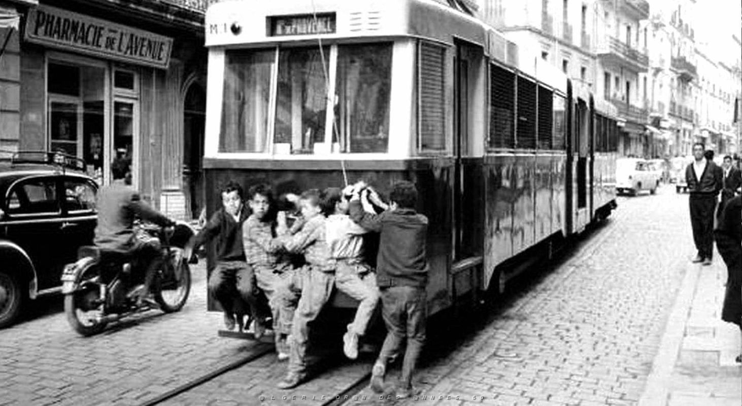 1554- Alger-Bab-el-Oued - Le Tramway2.jpg